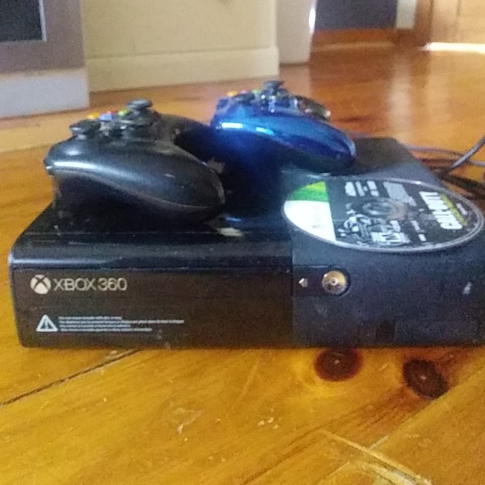 Xbox 360 - Picture 2 of 2